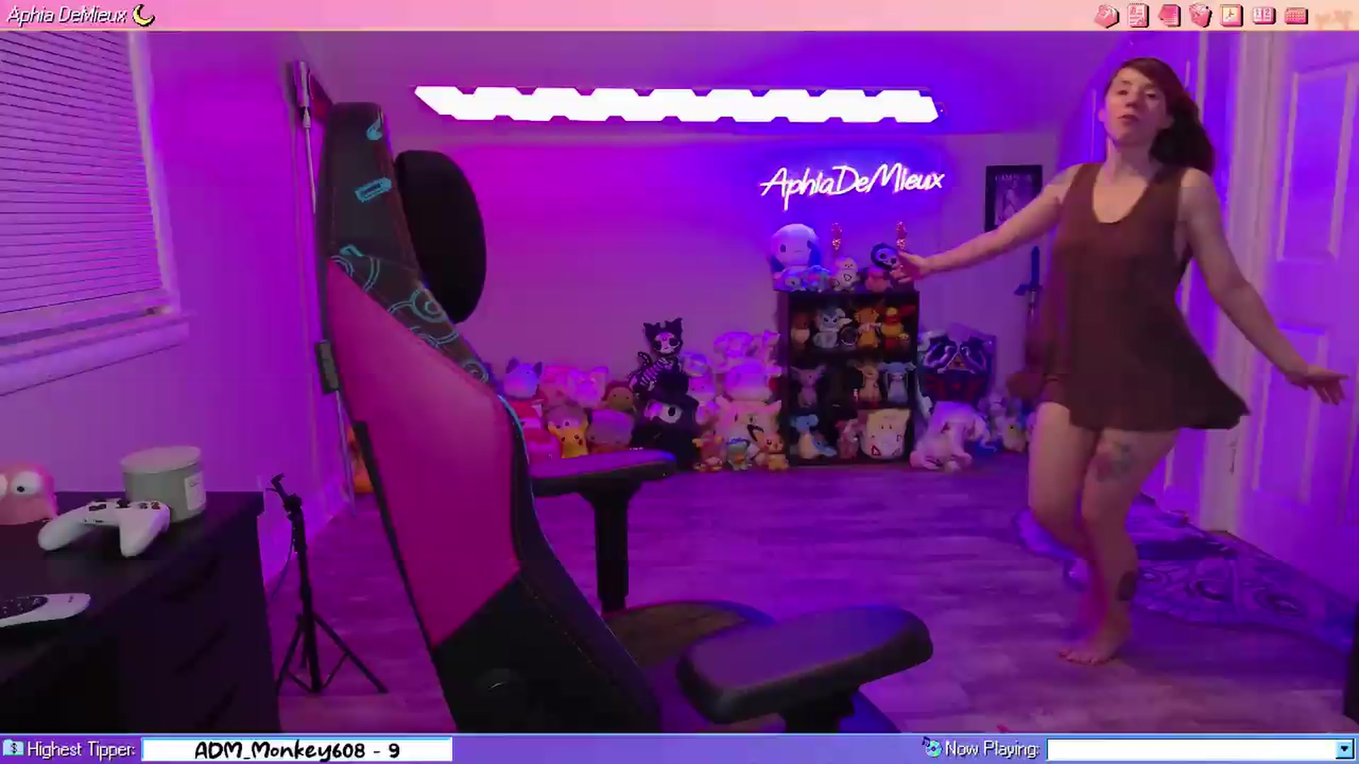 Gallery image thumbnail from AphiaDeMieux's myfreecams stream on, 07/27/2026, 02:17 image 2 of 20