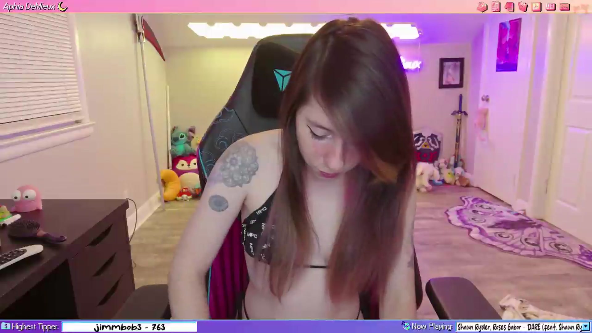 Gallery image thumbnail from AphiaDeMieux's myfreecams stream on, 08/05/2026, 03:05 image 12 of 20