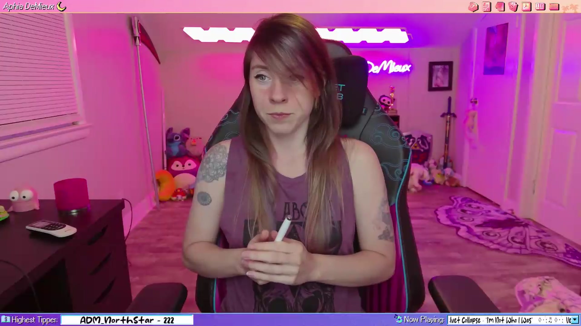 Gallery image thumbnail from AphiaDeMieux's myfreecams stream on, 08/07/2026, 03:54 image 6 of 20