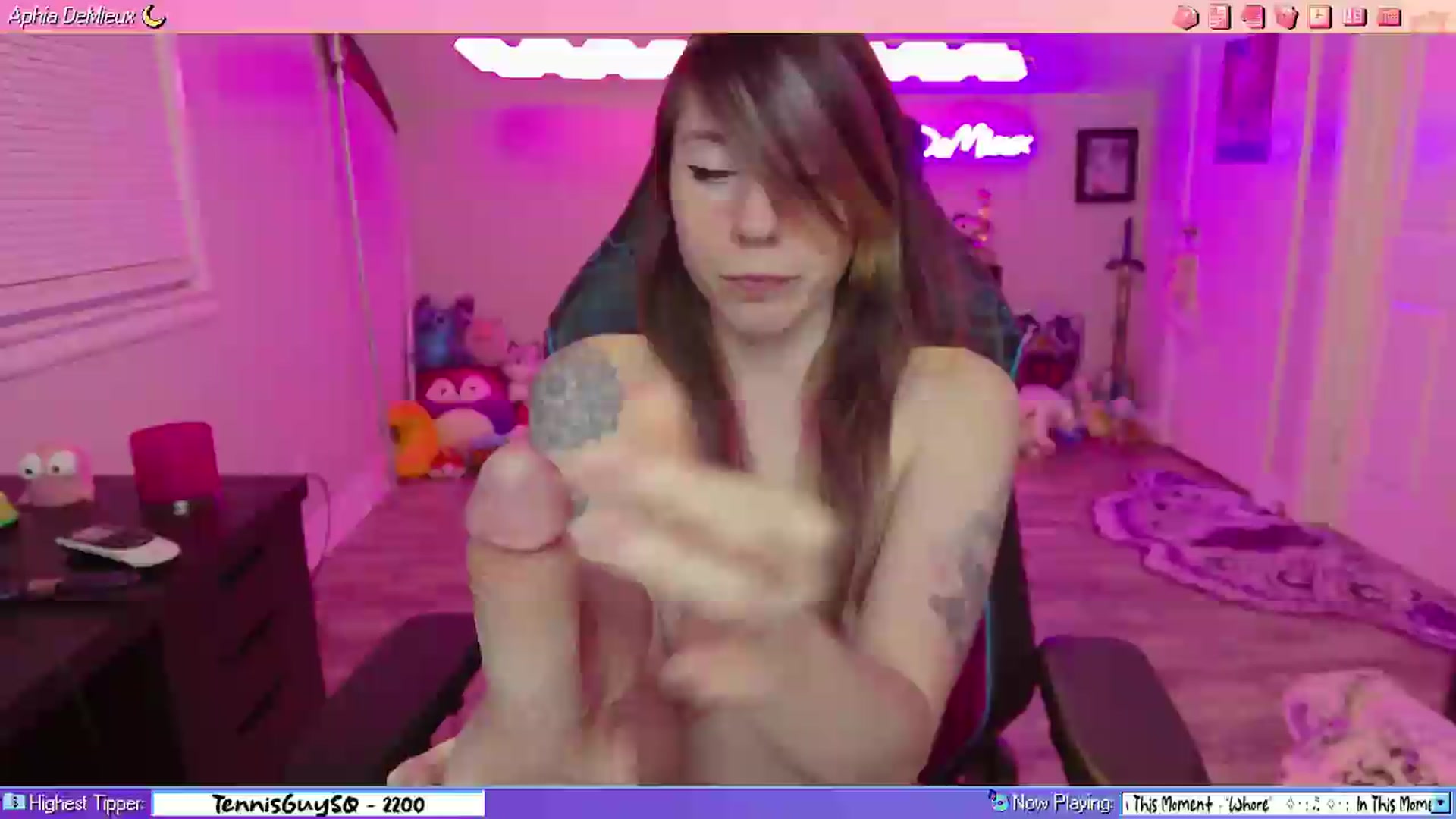 Gallery image thumbnail from AphiaDeMieux's myfreecams stream on, 08/07/2026, 03:54 image 19 of 20