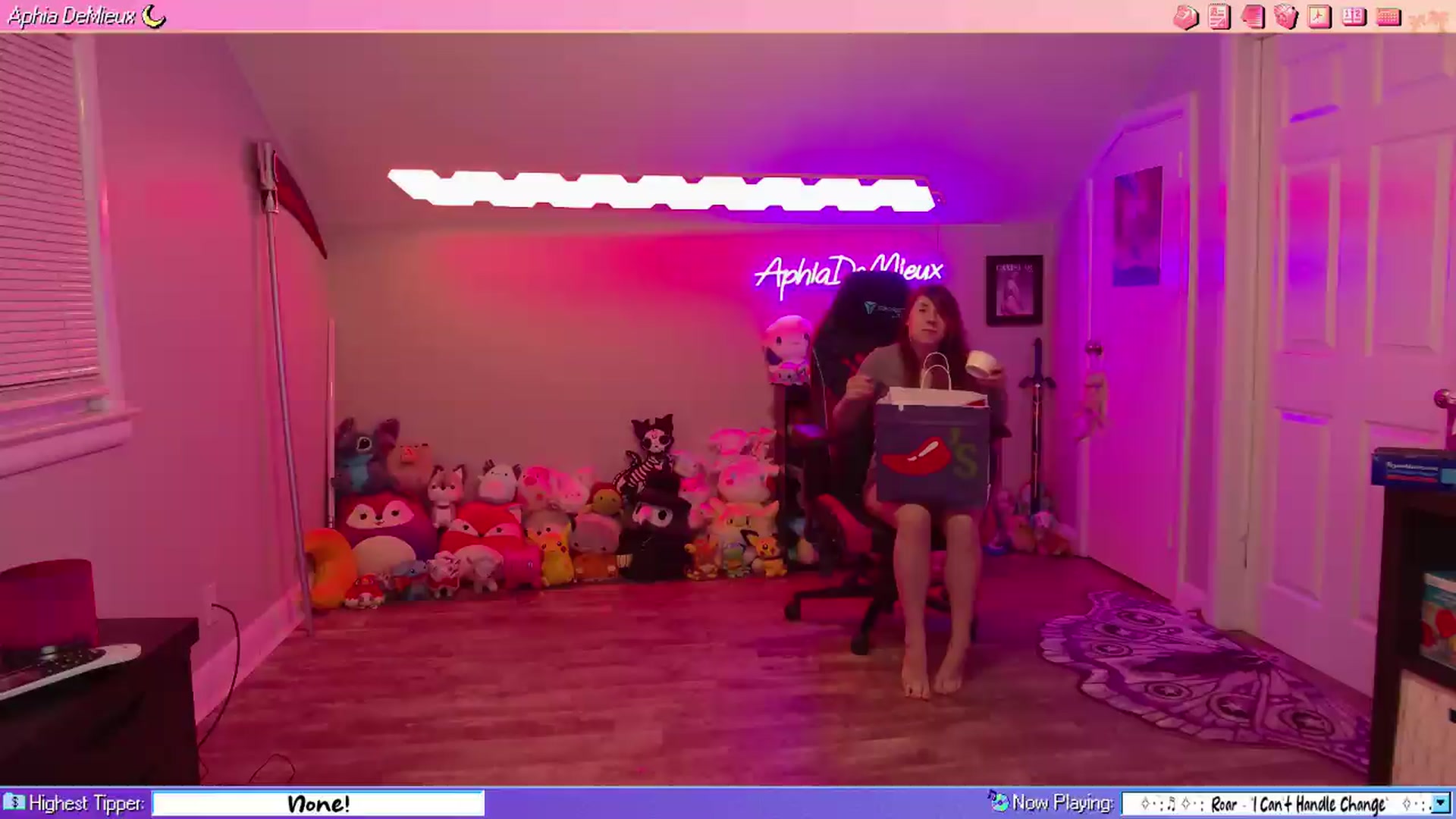 Gallery image thumbnail from AphiaDeMieux's myfreecams stream on, 08/10/2026, 02:46 image 9 of 20