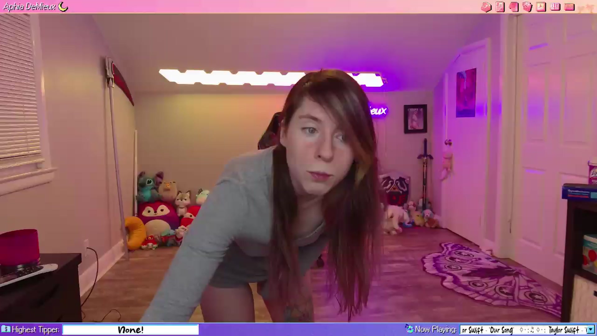 Gallery image thumbnail from AphiaDeMieux's myfreecams stream on, 08/10/2026, 02:46 image 3 of 20