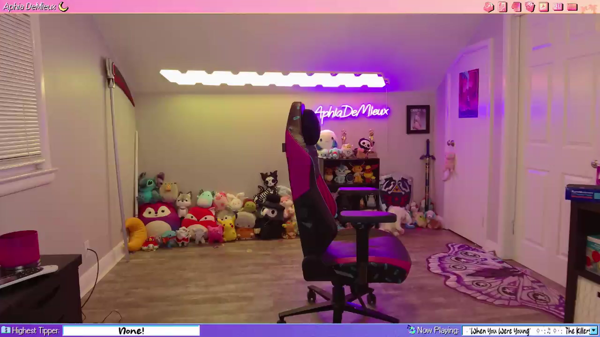 Gallery image thumbnail from AphiaDeMieux's myfreecams stream on, 08/10/2026, 02:46 image 13 of 20