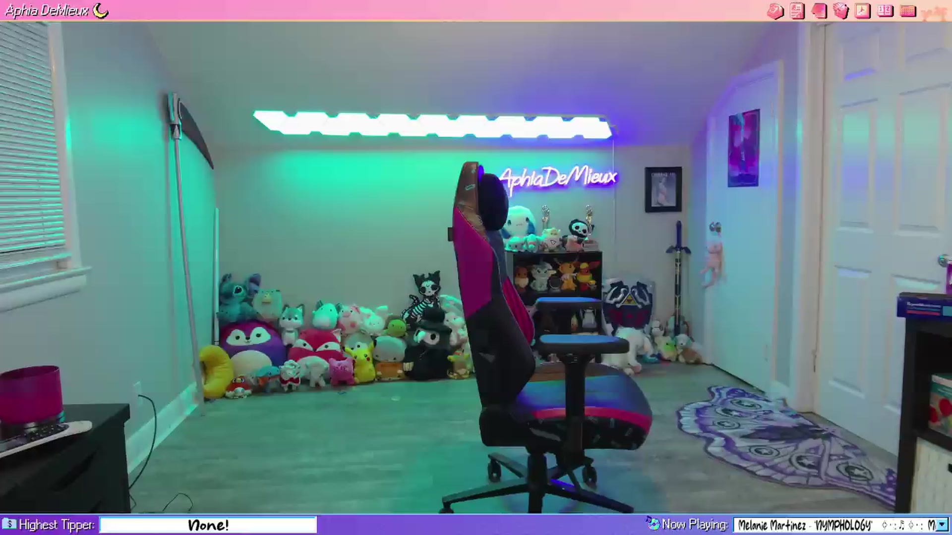 Gallery image thumbnail from AphiaDeMieux's myfreecams stream on, 08/10/2026, 02:46 image 14 of 20
