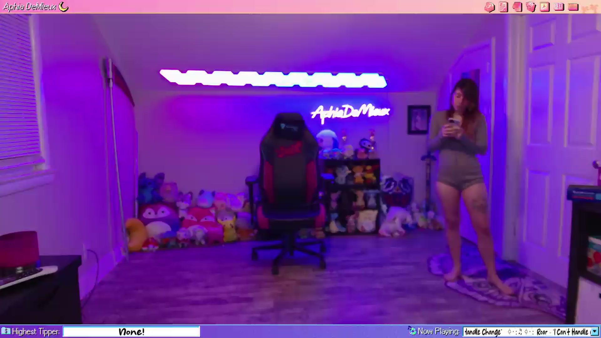 Gallery image thumbnail from AphiaDeMieux's myfreecams stream on, 08/10/2026, 02:46 image 8 of 20