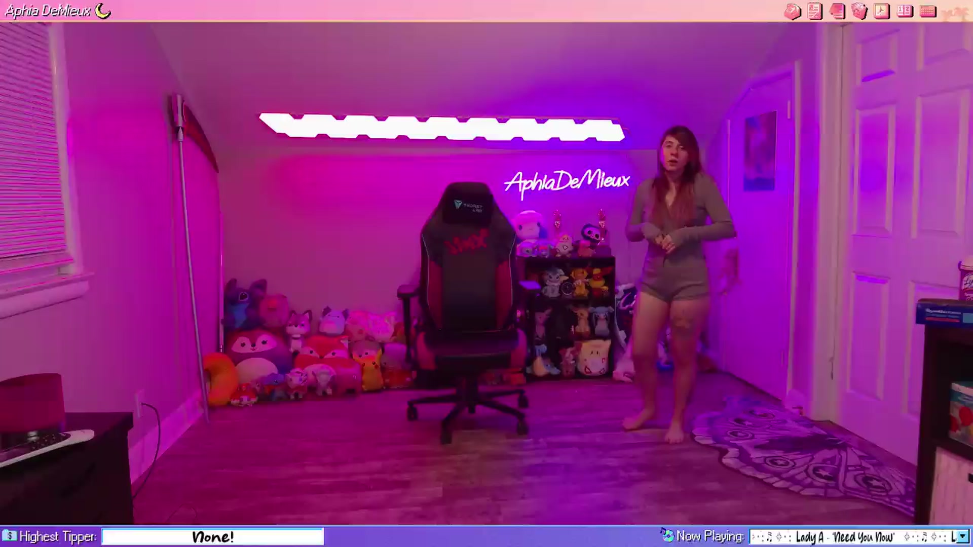 Gallery image thumbnail from AphiaDeMieux's myfreecams stream on, 08/10/2026, 02:46 image 5 of 20