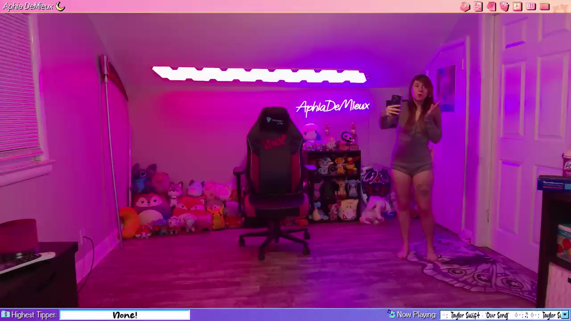 Gallery image thumbnail from AphiaDeMieux's myfreecams stream on, 08/10/2026, 02:46 image 2 of 20