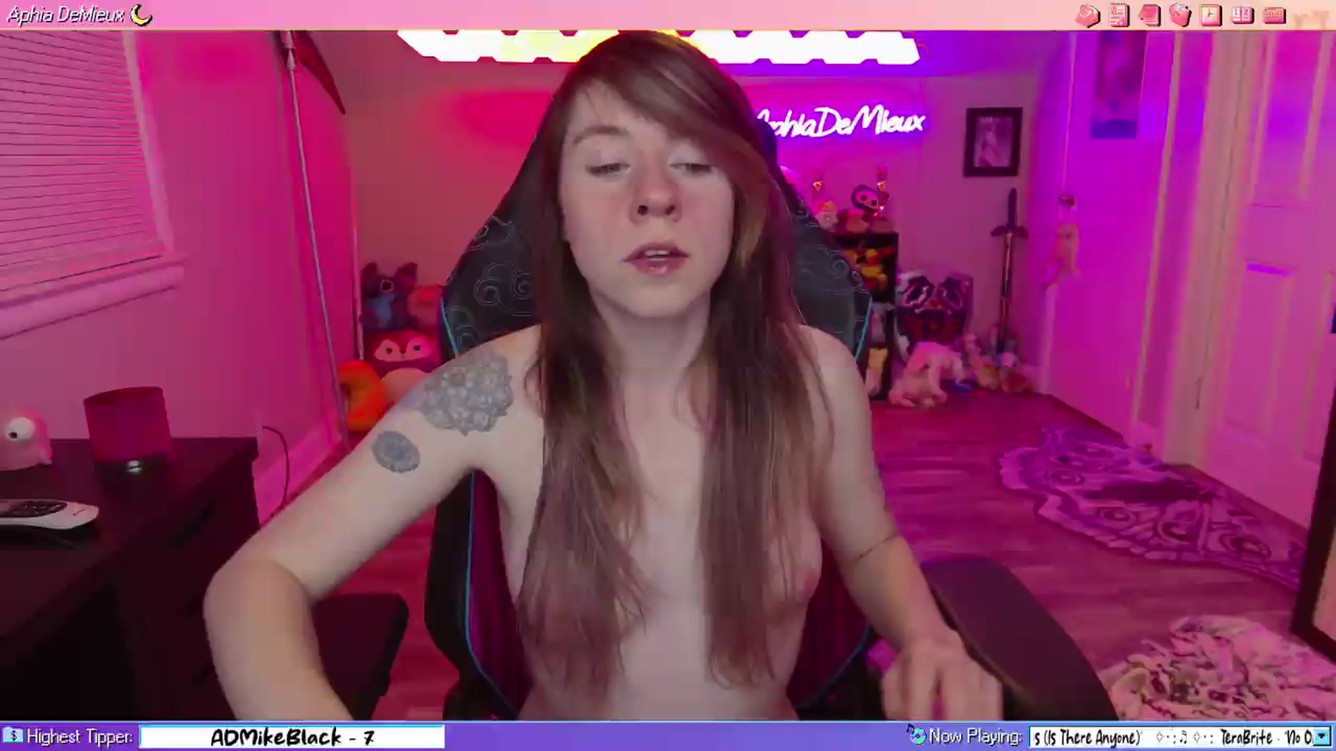 Gallery image thumbnail from AphiaDeMieux's myfreecams stream on, 08/14/2026, 03:50 image 4 of 20
