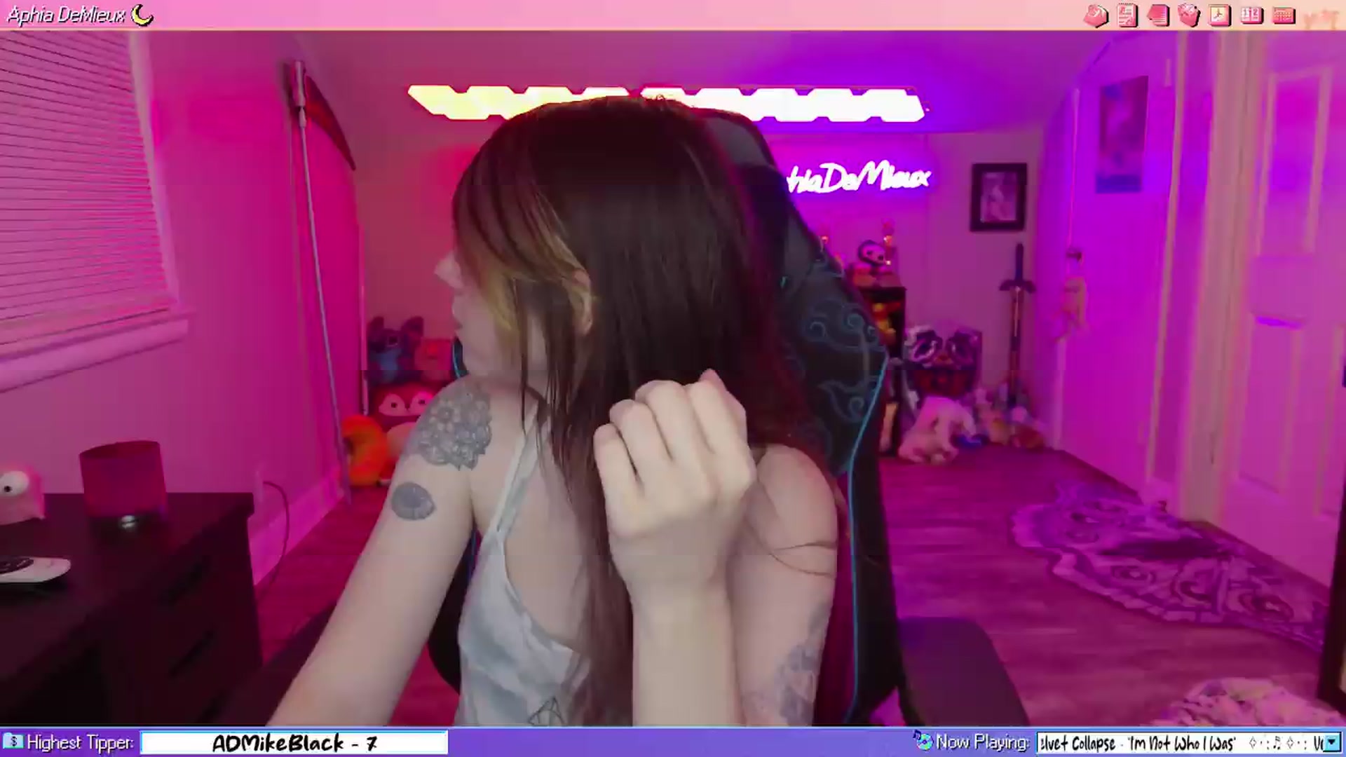 Gallery image thumbnail from AphiaDeMieux's myfreecams stream on, 08/14/2026, 03:50 image 1 of 20