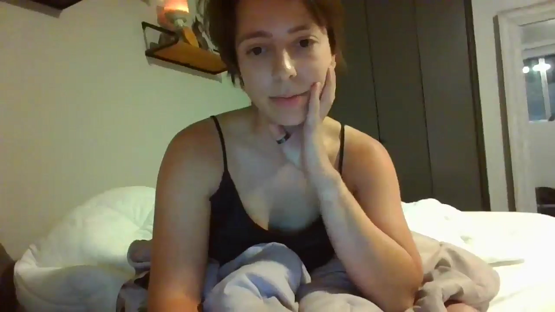 Gallery image thumbnail from Apisces1's myfreecams stream on, 06/18/2024, 07:00 image 19 of 20