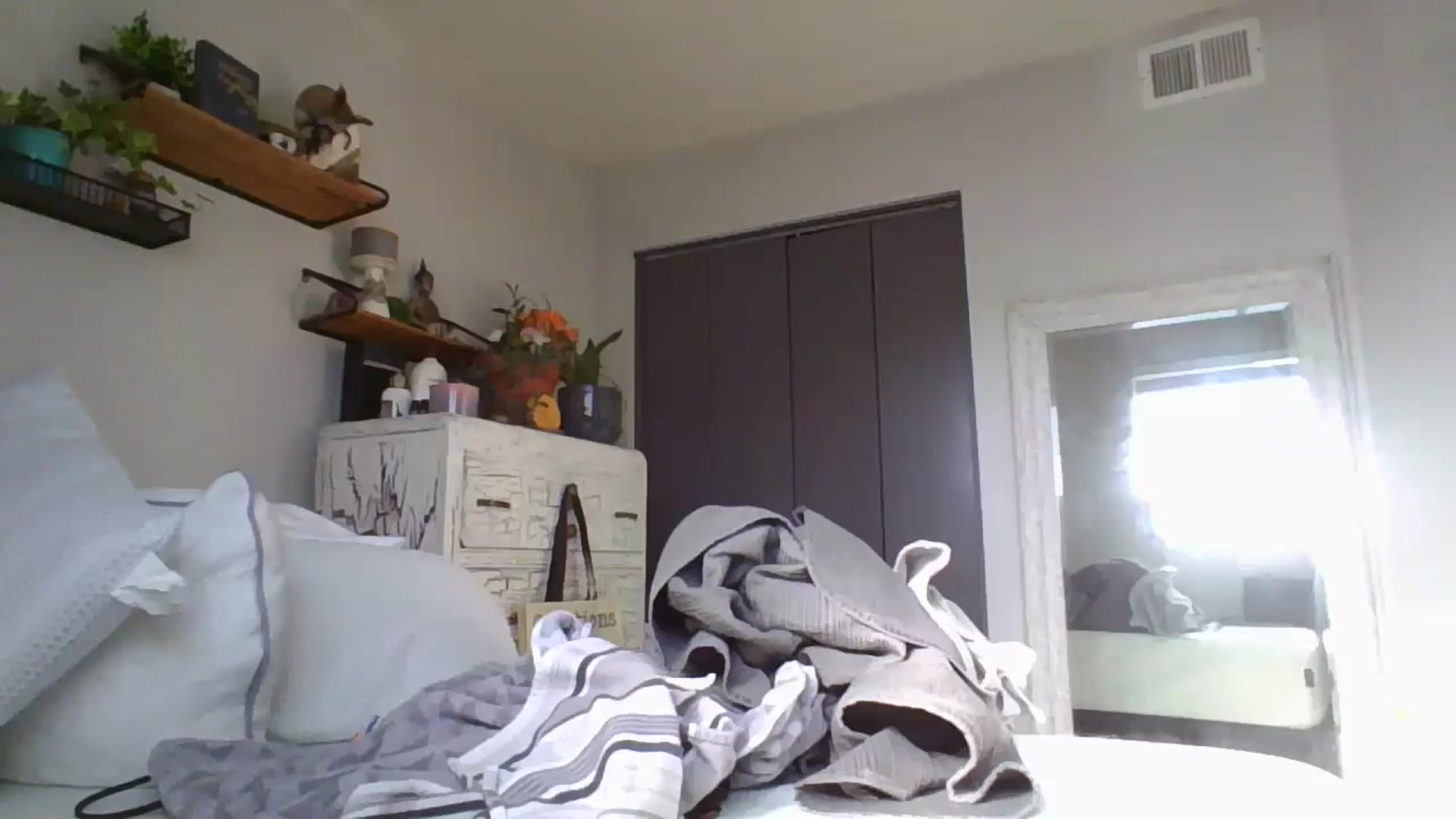 Gallery image thumbnail from Apisces1's myfreecams stream on, 07/04/2024, 24:32 image 13 of 20
