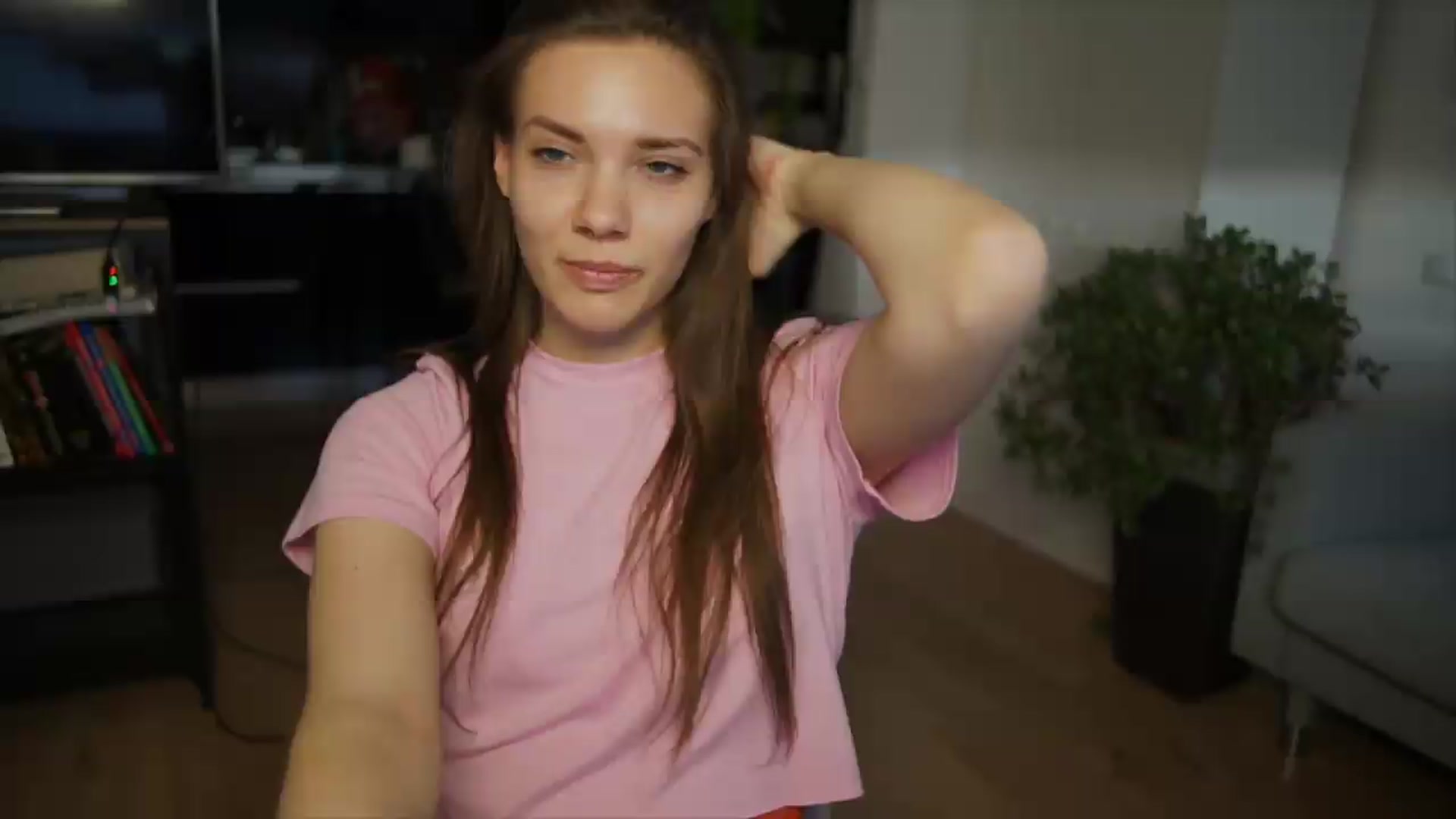 Gallery image thumbnail from AppleofYourEye's myfreecams stream on, 06/20/2026, 18:06 image 4 of 20