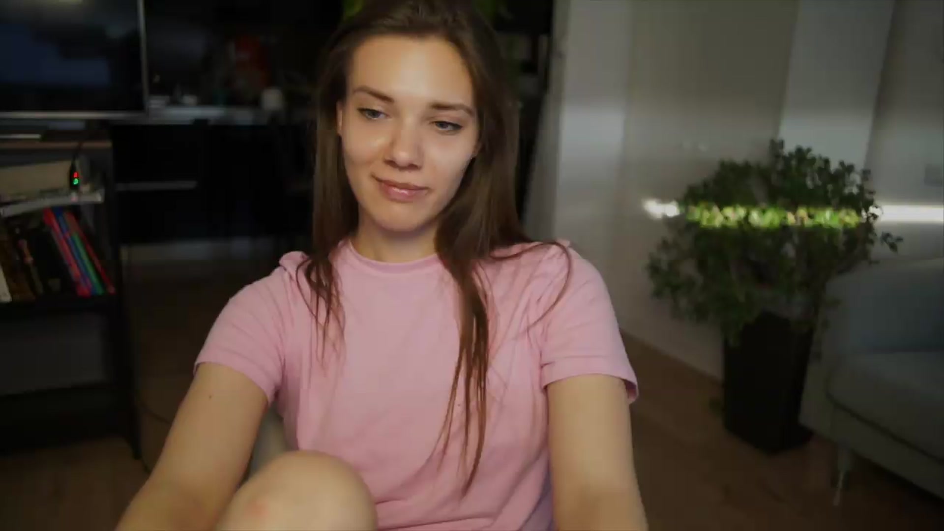 Gallery image thumbnail from AppleofYourEye's myfreecams stream on, 06/20/2026, 18:06 image 7 of 20