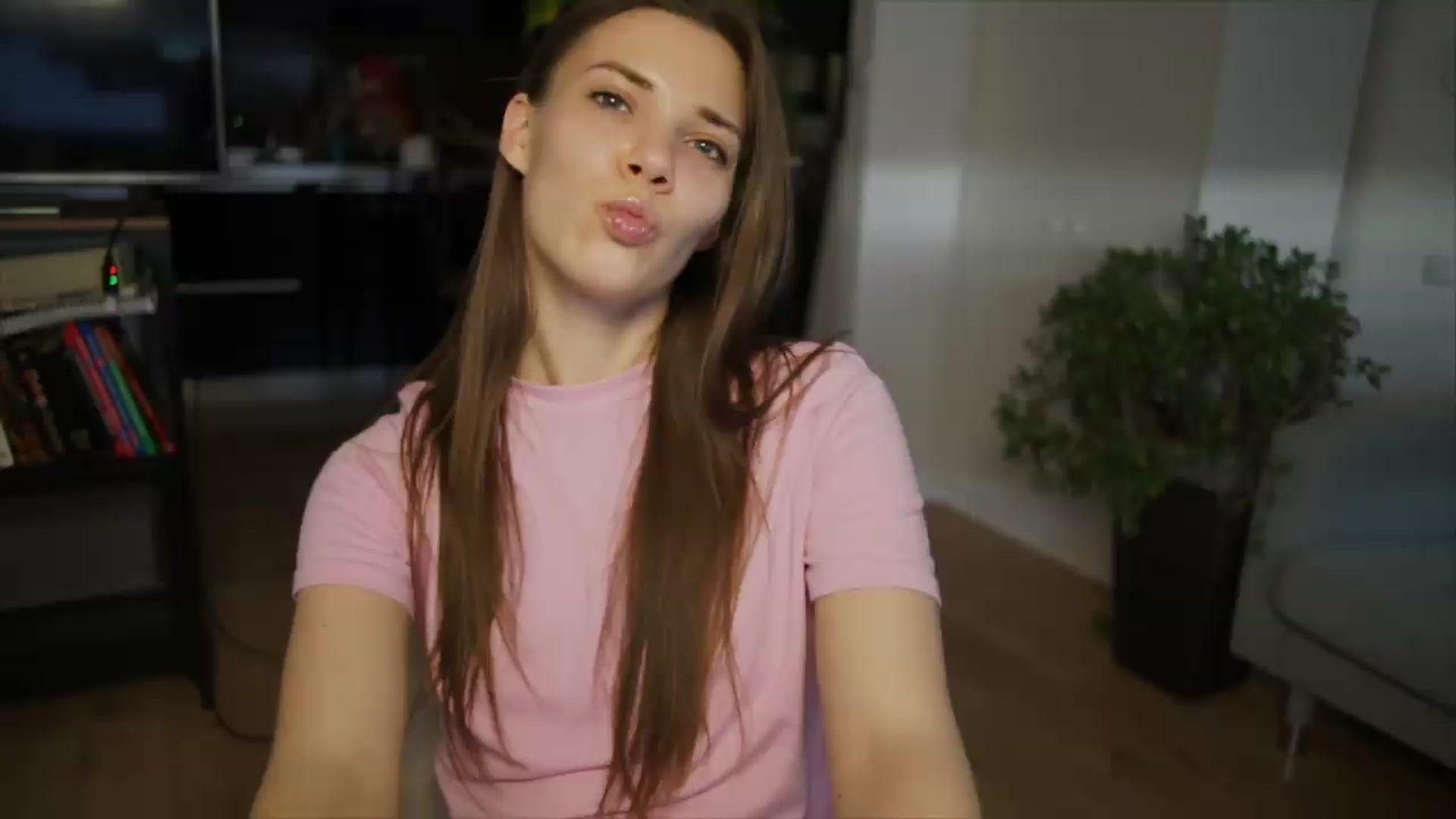 Gallery image thumbnail from AppleofYourEye's myfreecams stream on, 06/20/2026, 18:06 image 2 of 20