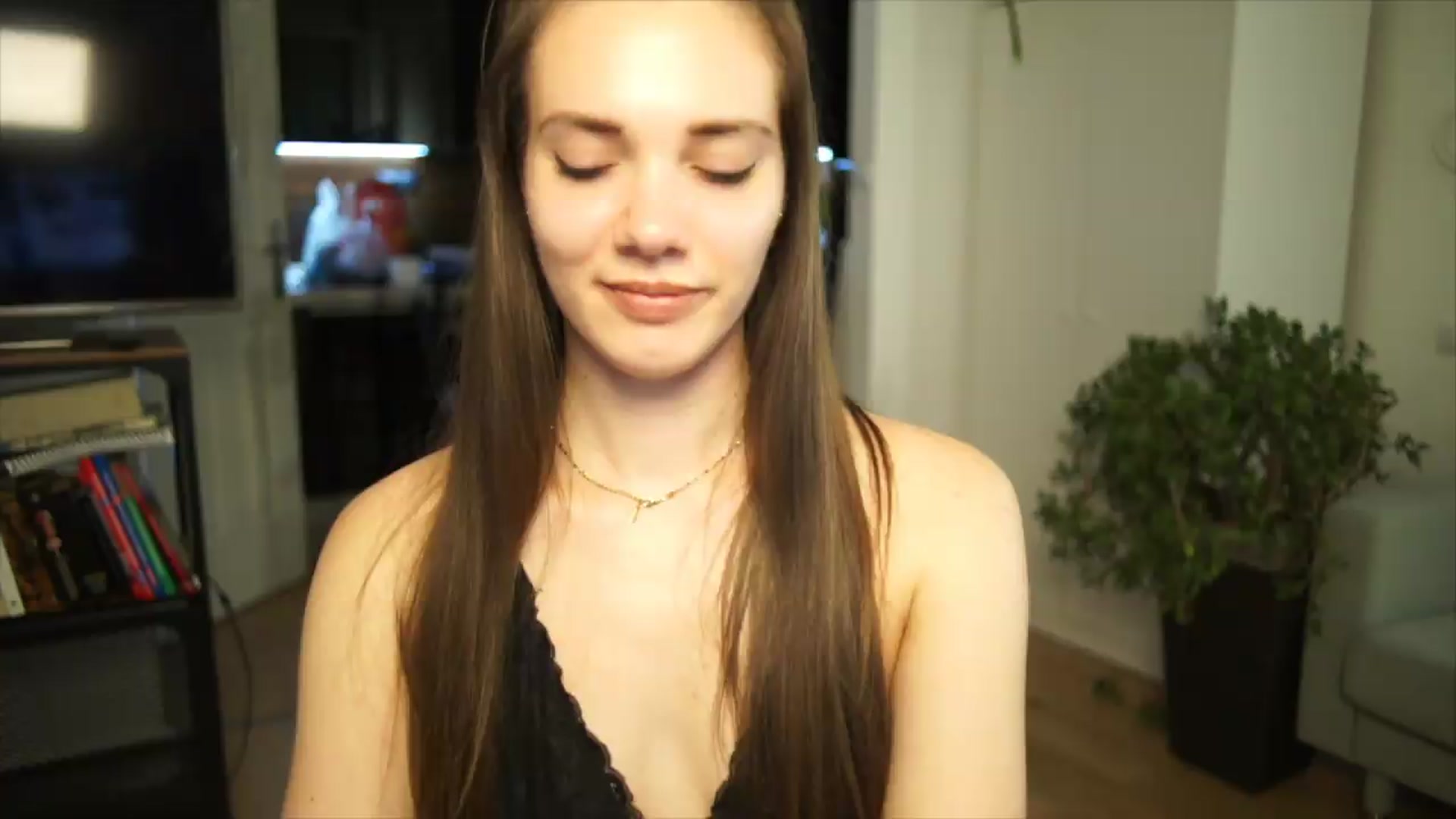Gallery image thumbnail from AppleofYourEye's myfreecams stream on, 06/24/2026, 24:14 image 18 of 20