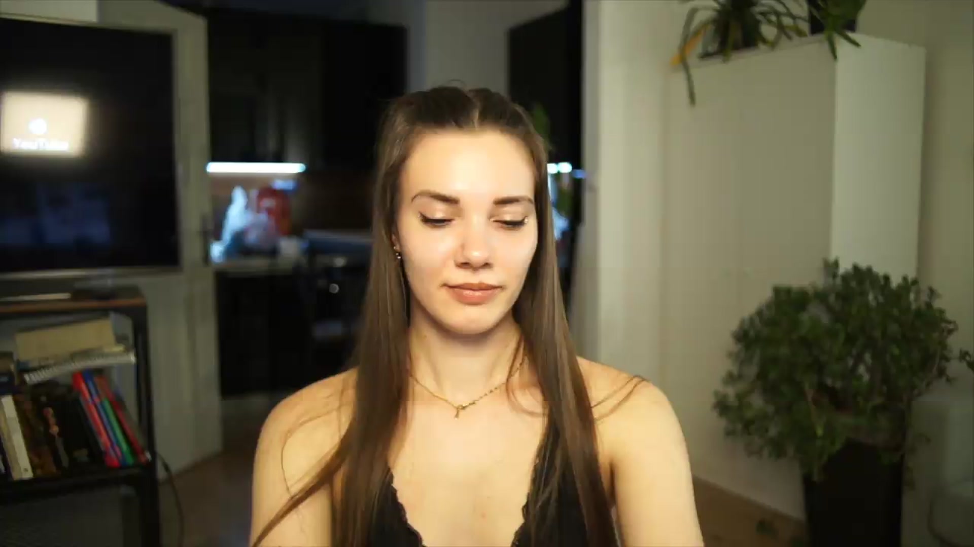 Gallery image thumbnail from AppleofYourEye's myfreecams stream on, 06/24/2026, 24:14 image 4 of 20