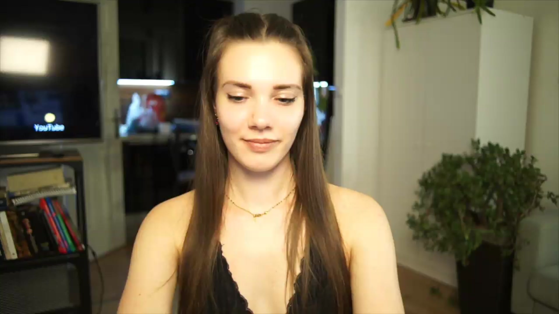 Gallery image thumbnail from AppleofYourEye's myfreecams stream on, 06/24/2026, 24:14 image 13 of 20