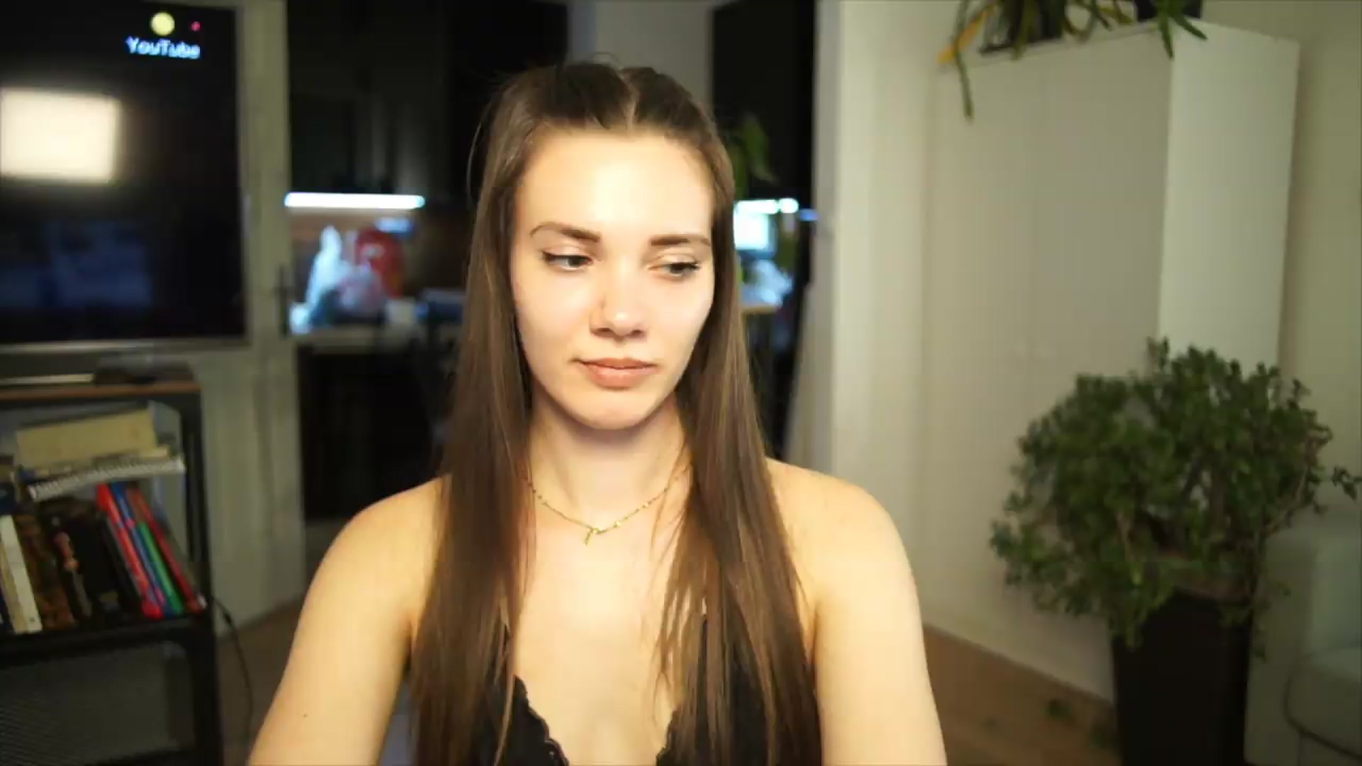 Gallery image thumbnail from AppleofYourEye's myfreecams stream on, 06/24/2026, 24:14 image 17 of 20