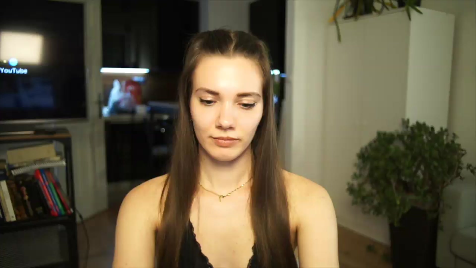 Gallery image thumbnail from AppleofYourEye's myfreecams stream on, 06/24/2026, 24:14 image 12 of 20
