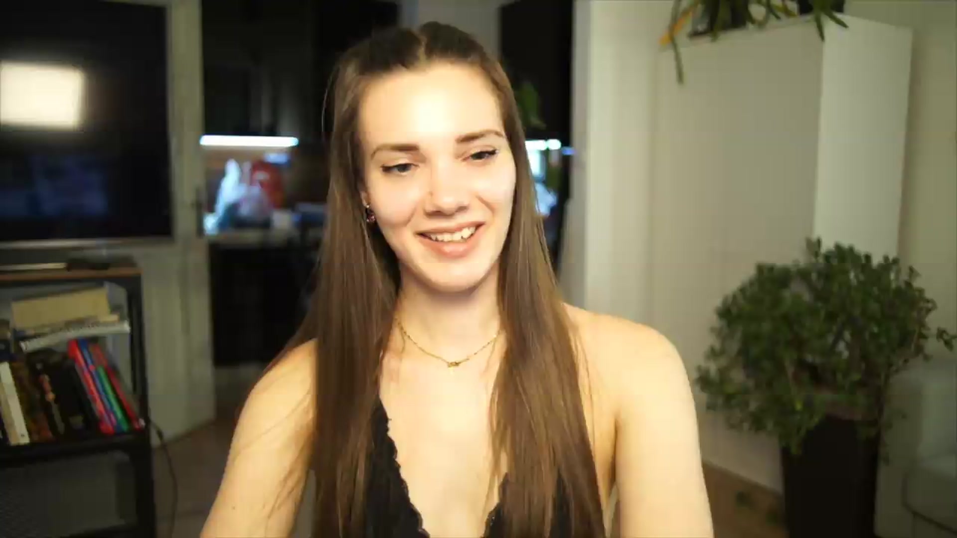 Gallery image thumbnail from AppleofYourEye's myfreecams stream on, 06/24/2026, 24:14 image 15 of 20