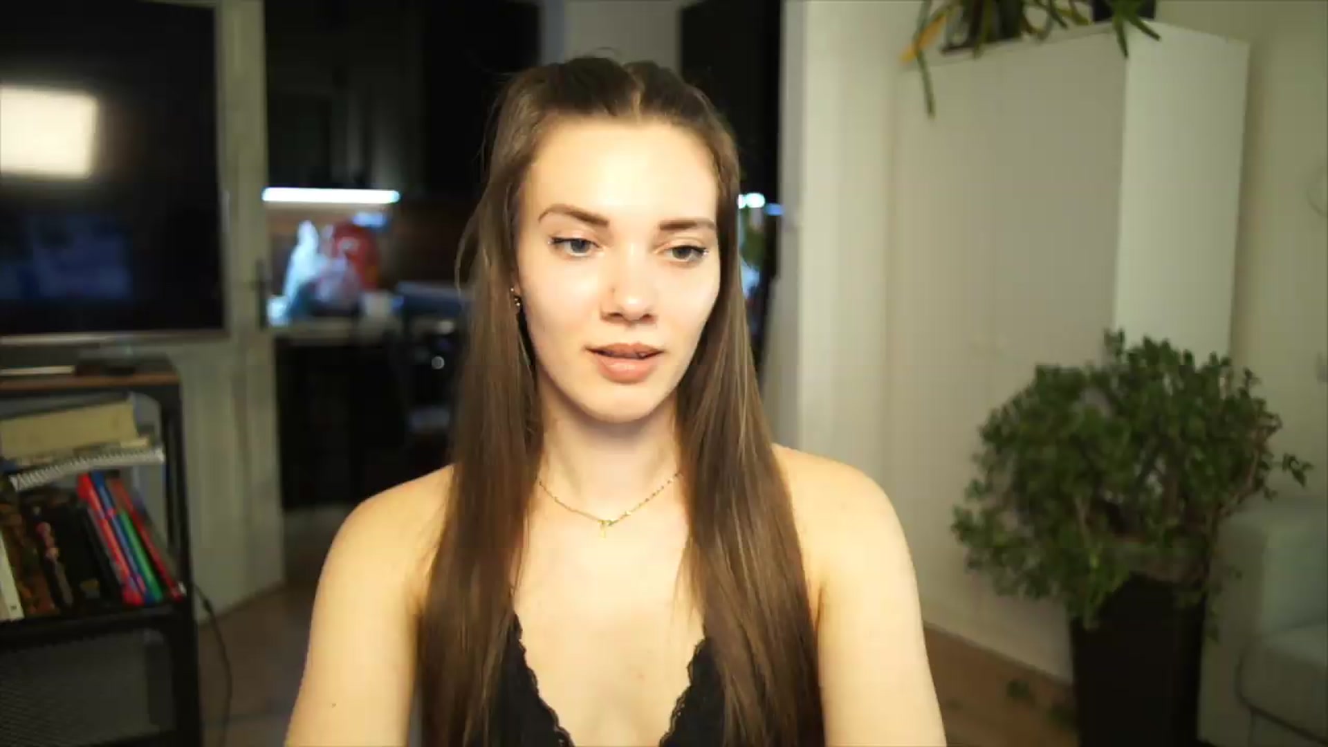Gallery image thumbnail from AppleofYourEye's myfreecams stream on, 06/24/2026, 24:14 image 6 of 20