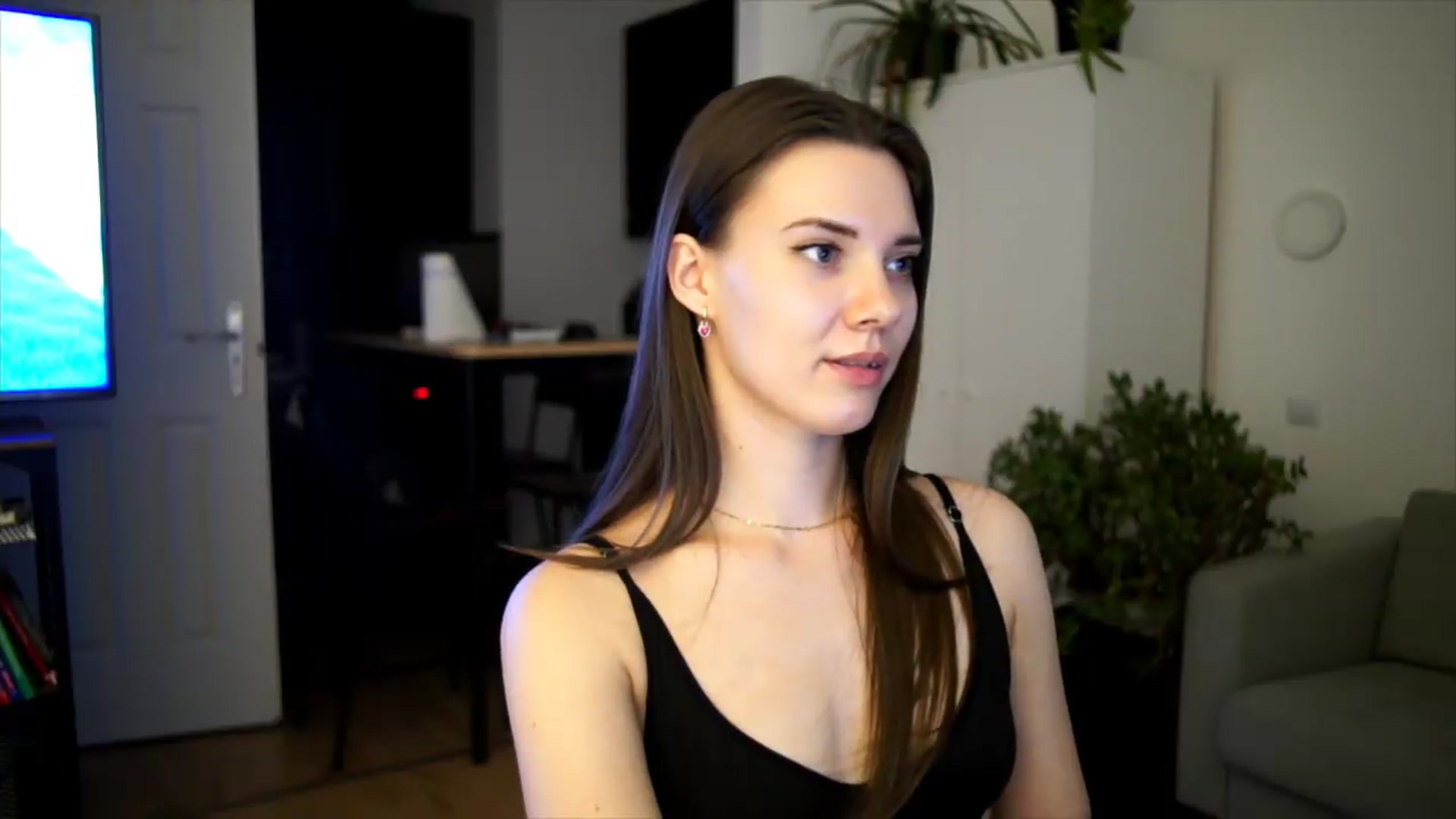 Gallery image thumbnail from AppleofYourEye's myfreecams stream on, 07/06/2026, 23:48 image 18 of 20
