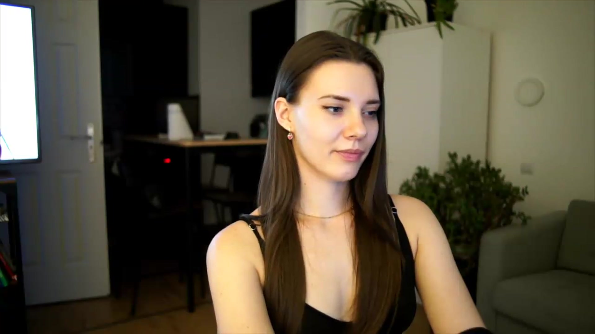 Gallery image thumbnail from AppleofYourEye's myfreecams stream on, 07/06/2026, 23:48 image 17 of 20