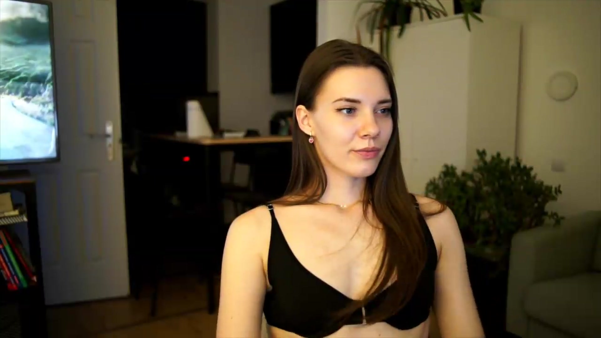 Gallery image thumbnail from AppleofYourEye's myfreecams stream on, 07/06/2026, 23:48 image 14 of 20