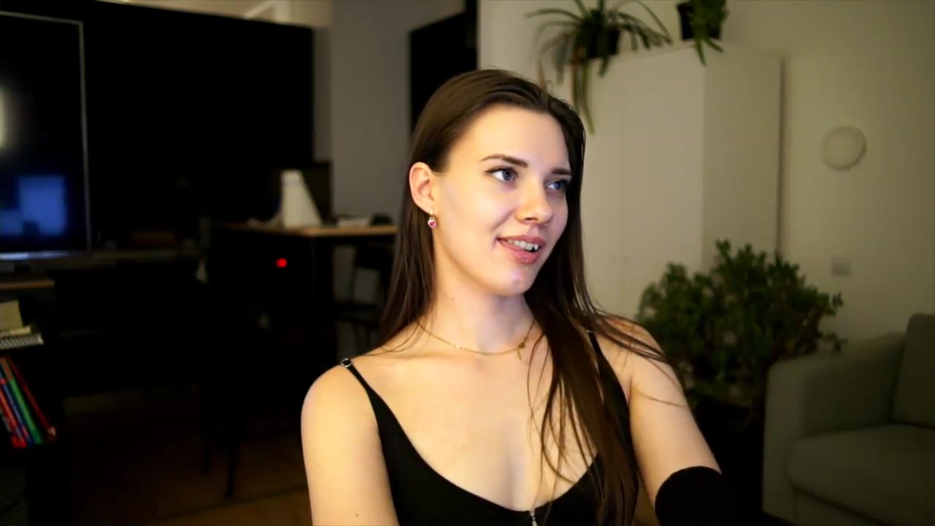 Gallery image thumbnail from AppleofYourEye's myfreecams stream on, 07/07/2026, 24:38 image 11 of 20