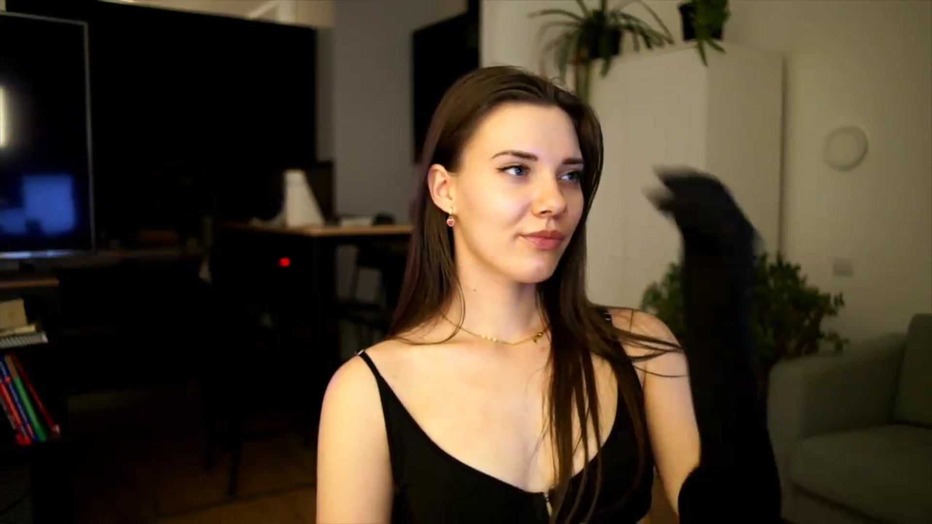 Gallery image thumbnail from AppleofYourEye's myfreecams stream on, 07/07/2026, 24:38 image 17 of 20