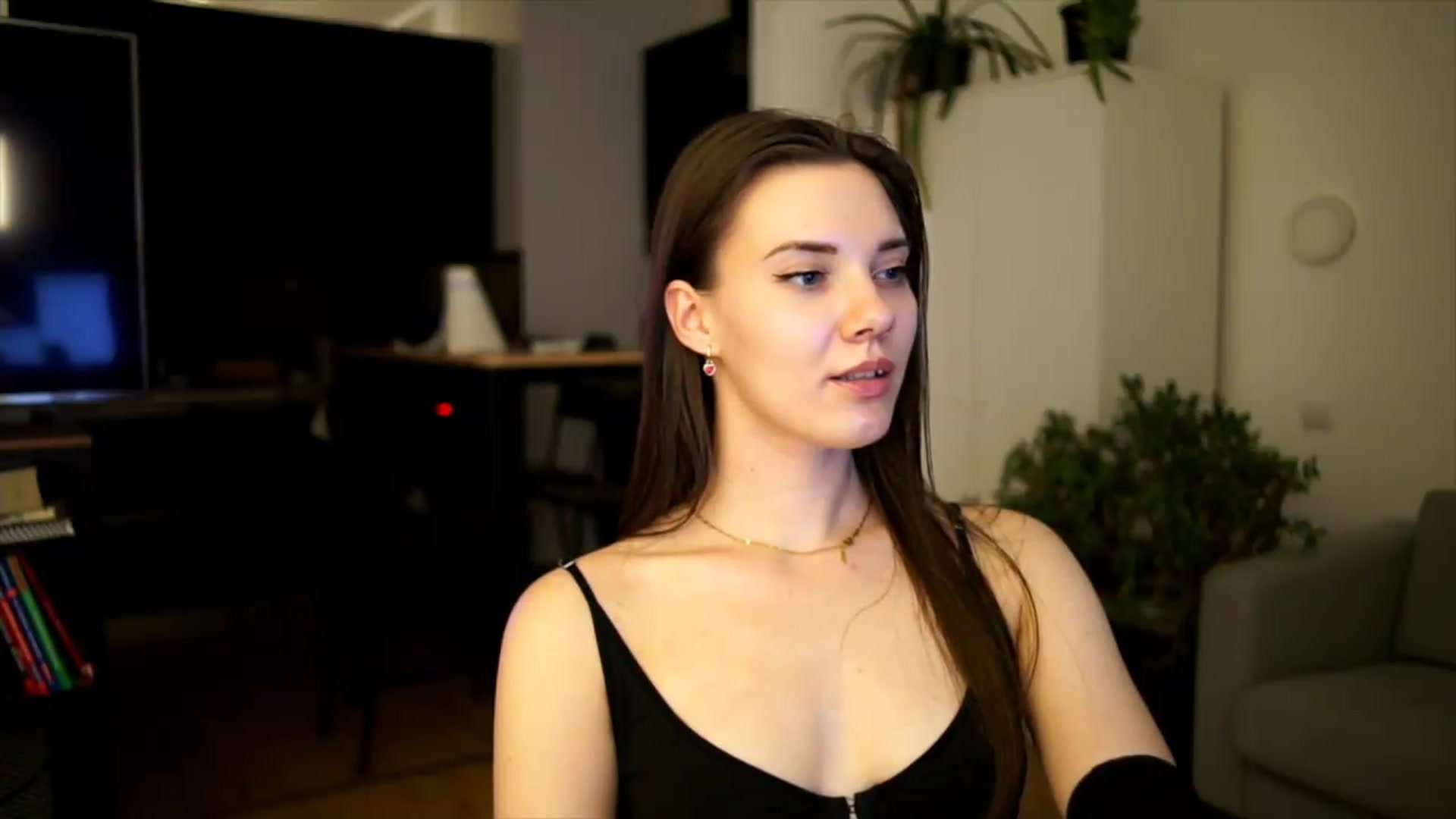 Gallery image thumbnail from AppleofYourEye's myfreecams stream on, 07/07/2026, 24:38 image 14 of 20
