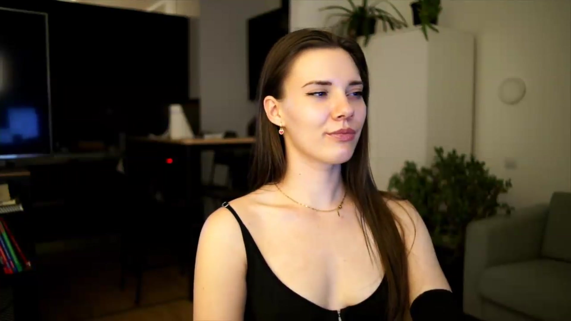 Gallery image thumbnail from AppleofYourEye's myfreecams stream on, 07/07/2026, 24:38 image 2 of 20
