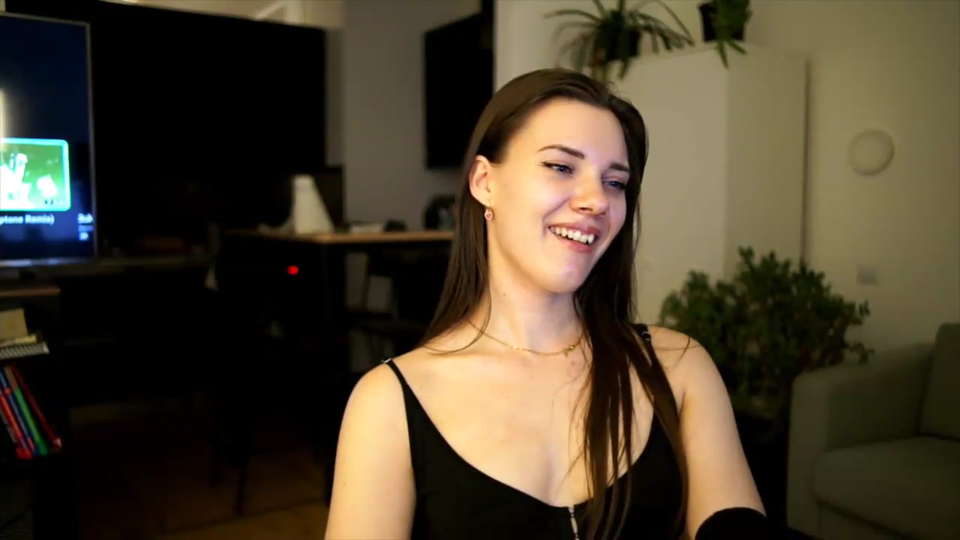 Gallery image thumbnail from AppleofYourEye's myfreecams stream on, 07/07/2026, 24:38 image 18 of 20