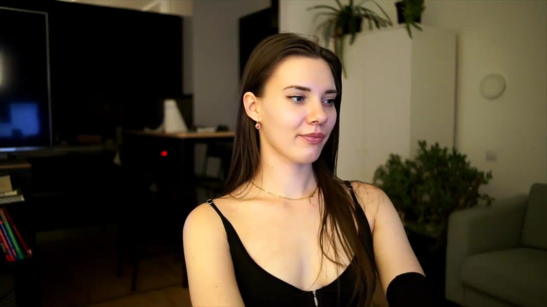 Gallery image thumbnail from AppleofYourEye's myfreecams stream on, 07/07/2026, 24:38 image 10 of 20
