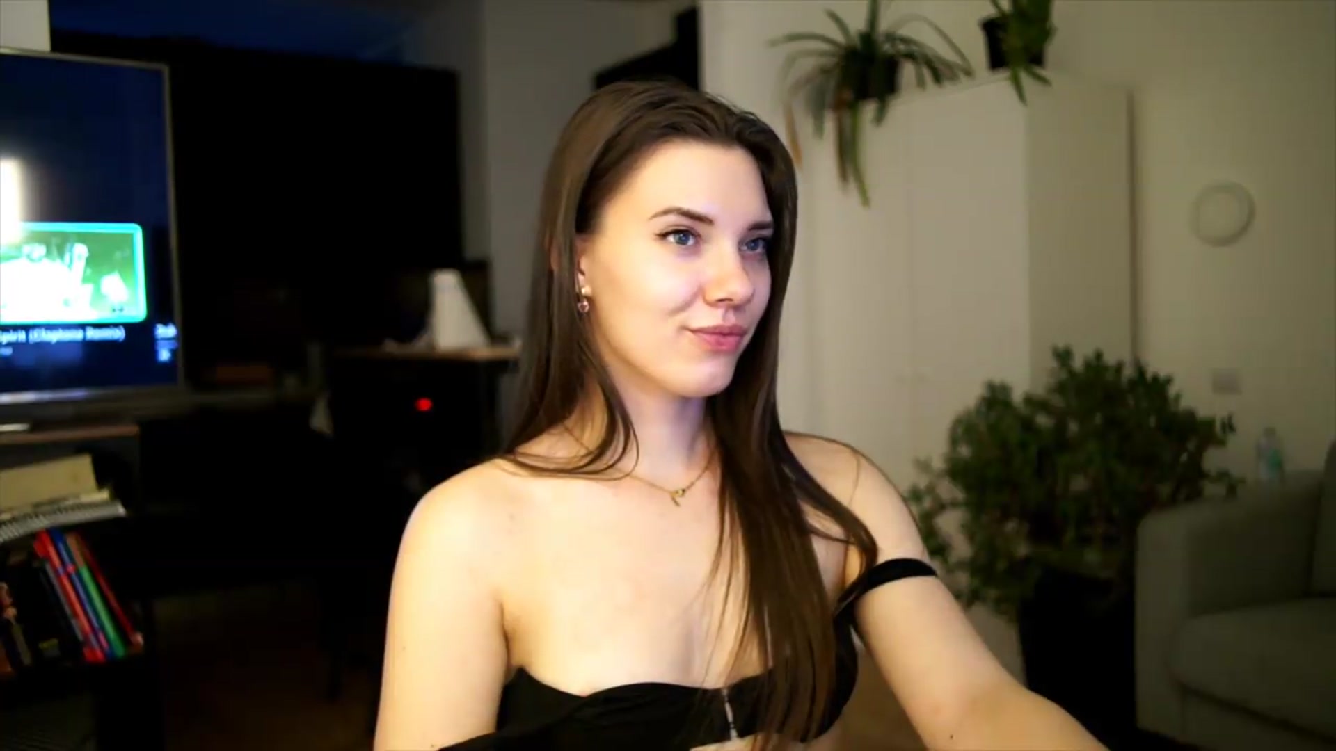 Gallery image thumbnail from AppleofYourEye's myfreecams stream on, 07/07/2026, 02:16 image 14 of 20