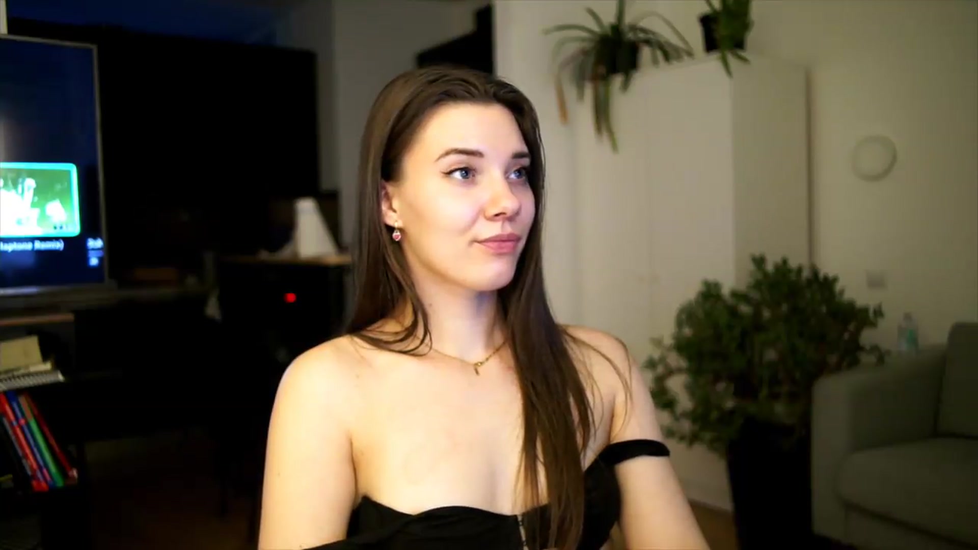 Gallery image thumbnail from AppleofYourEye's myfreecams stream on, 07/07/2026, 02:16 image 11 of 20