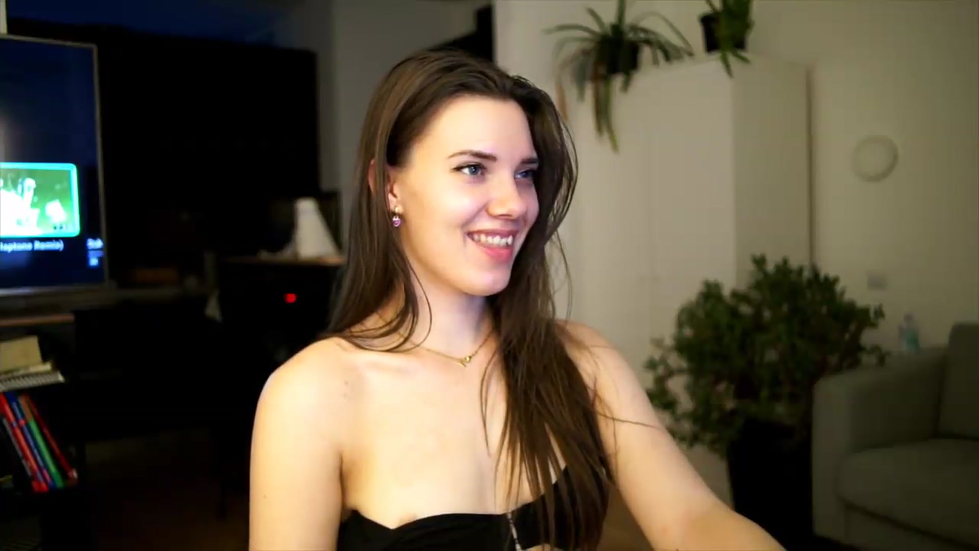 Gallery image thumbnail from AppleofYourEye's myfreecams stream on, 07/07/2026, 02:16 image 6 of 20