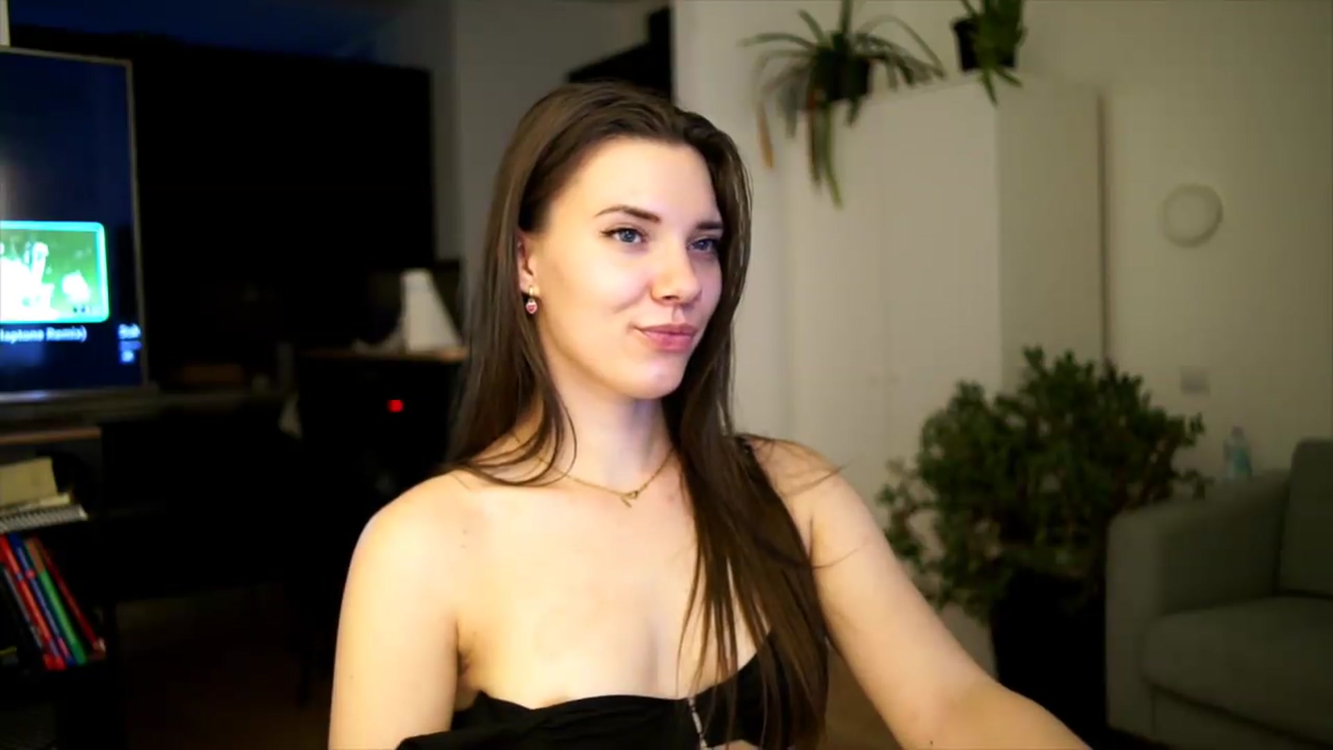 Gallery image thumbnail from AppleofYourEye's myfreecams stream on, 07/07/2026, 02:16 image 8 of 20