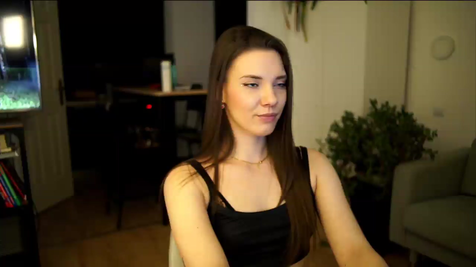 Gallery image thumbnail from AppleofYourEye's myfreecams stream on, 07/09/2026, 21:16 image 9 of 20