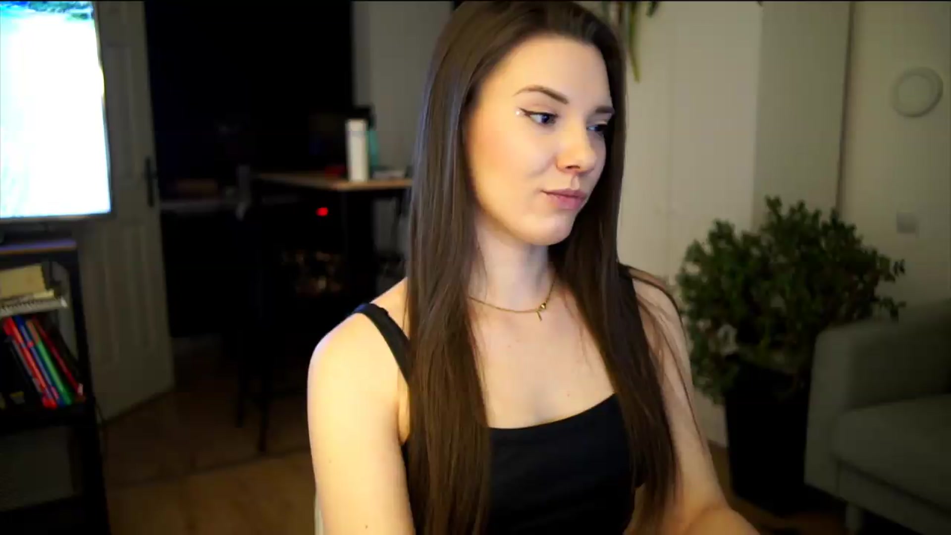 Gallery image thumbnail from AppleofYourEye's myfreecams stream on, 07/09/2026, 21:16 image 17 of 20