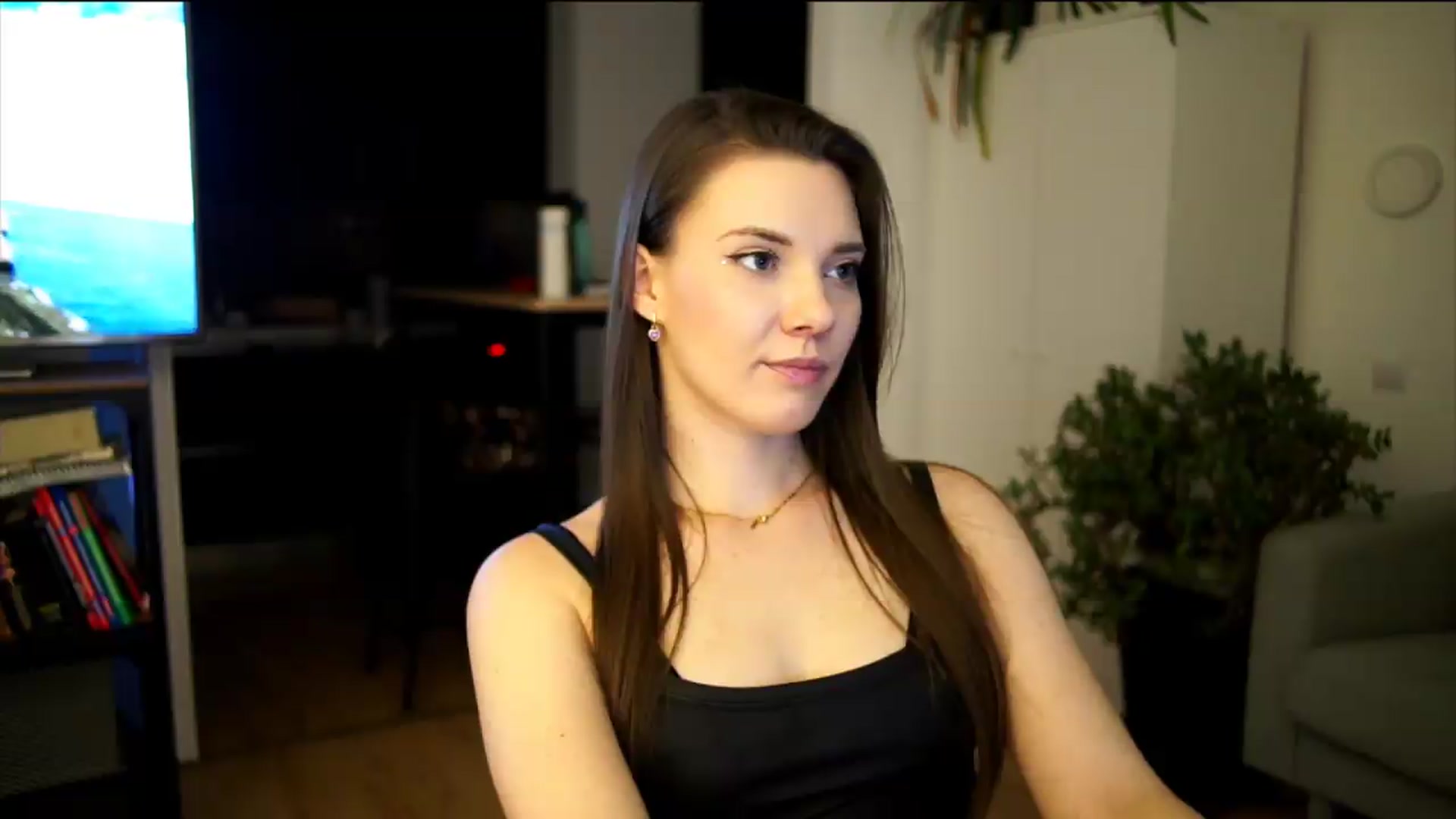 Gallery image thumbnail from AppleofYourEye's myfreecams stream on, 07/09/2026, 23:13 image 7 of 20