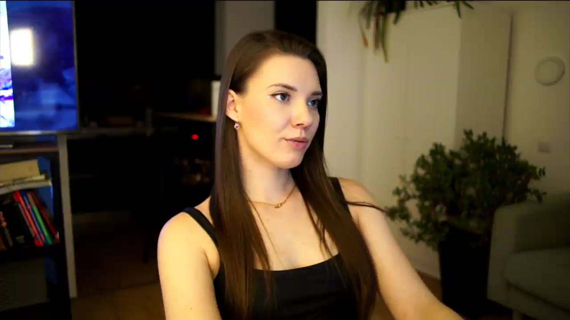 Gallery image thumbnail from AppleofYourEye's myfreecams stream on, 07/09/2026, 23:13 image 5 of 20