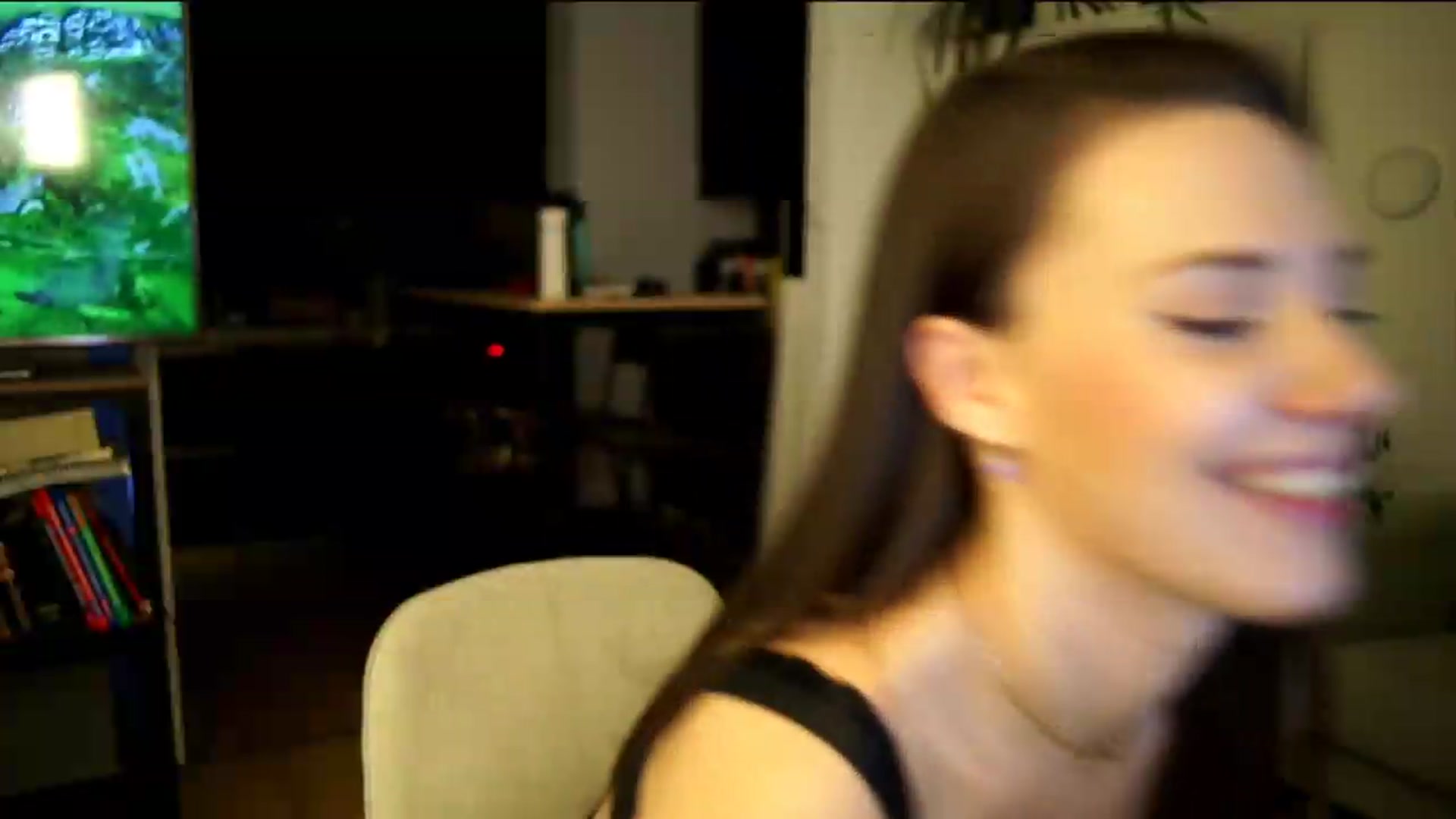 Gallery image thumbnail from AppleofYourEye's myfreecams stream on, 07/09/2026, 23:13 image 9 of 20