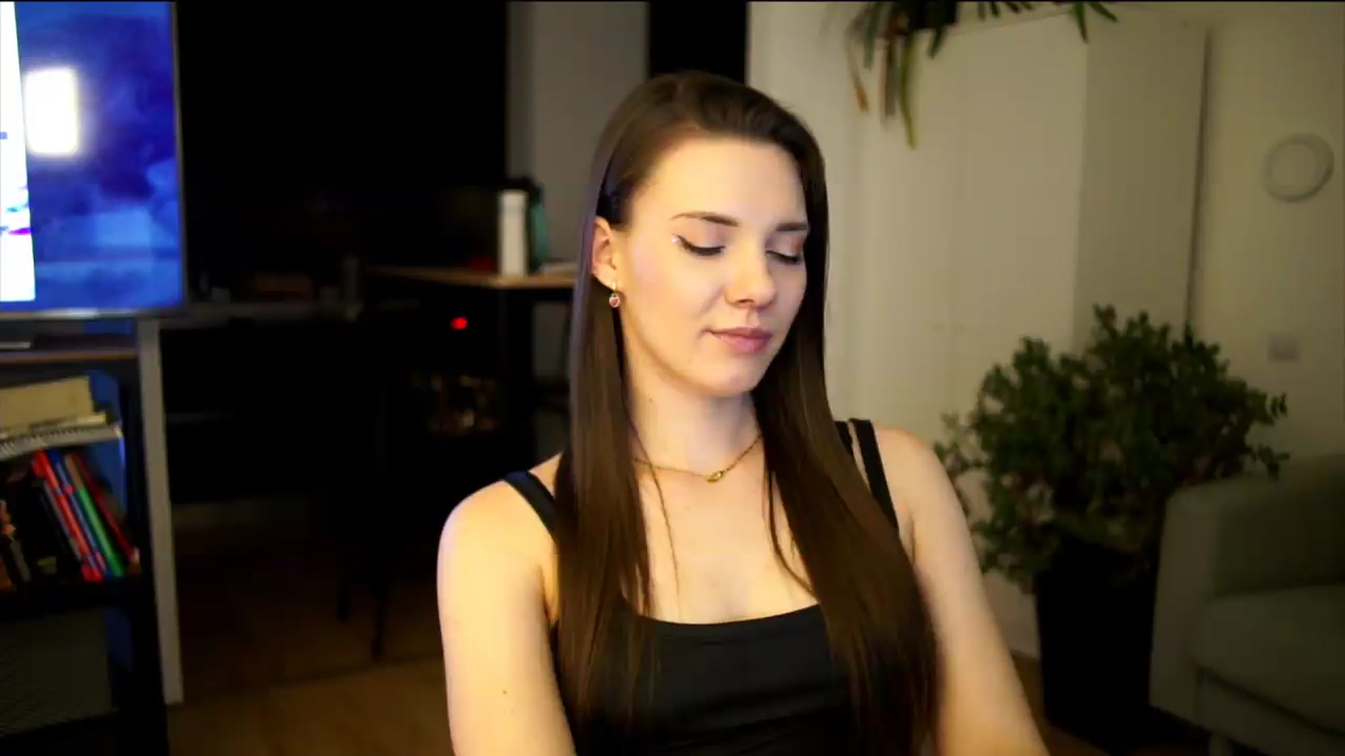 Gallery image thumbnail from AppleofYourEye's myfreecams stream on, 07/09/2026, 23:13 image 6 of 20