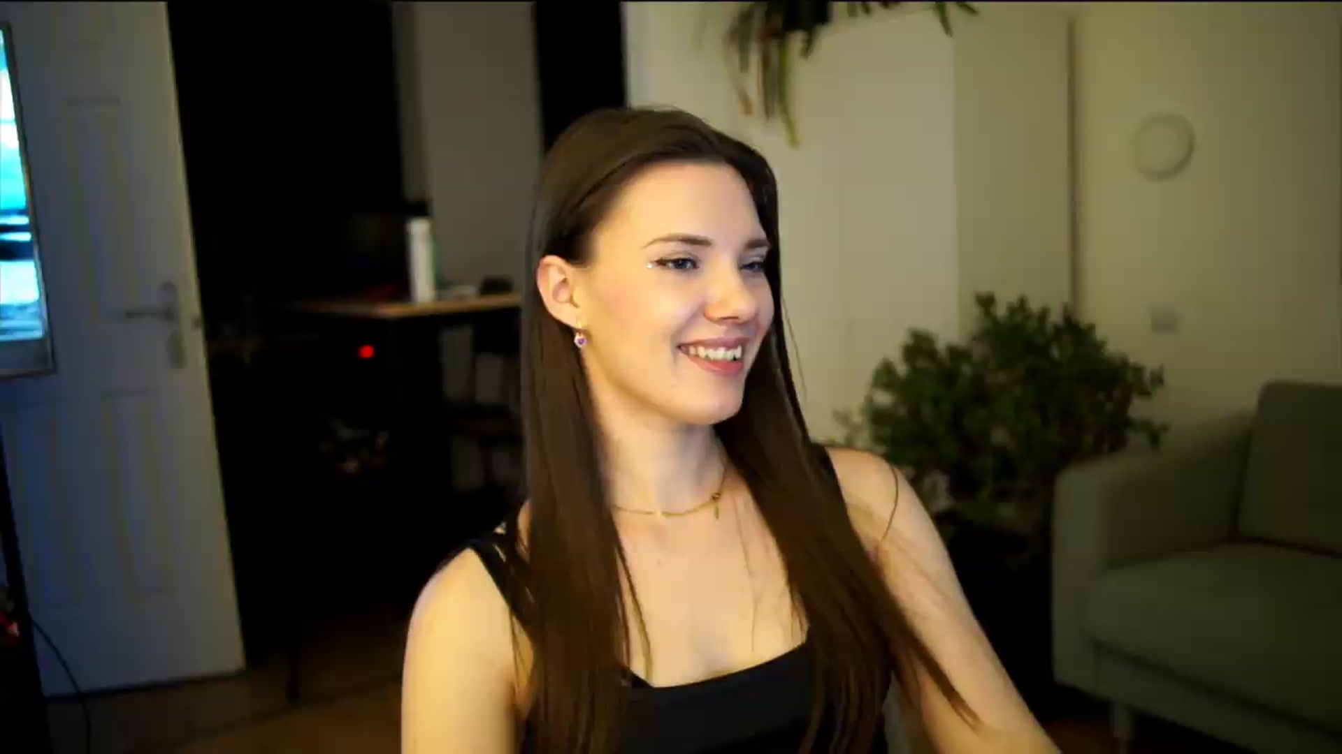 Gallery image thumbnail from AppleofYourEye's myfreecams stream on, 07/10/2026, 02:15 image 18 of 20