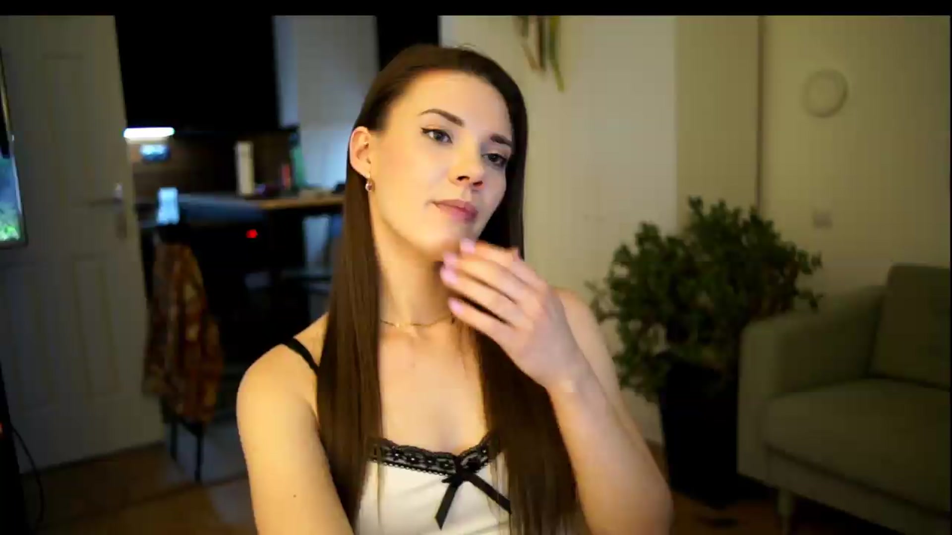Gallery image thumbnail from AppleofYourEye's myfreecams stream on, 07/10/2026, 23:03 image 10 of 20