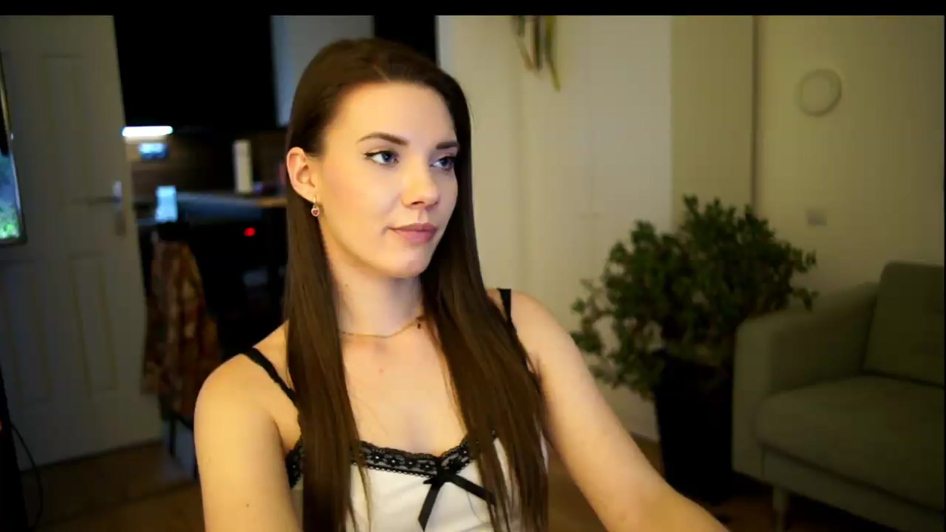 Gallery image thumbnail from AppleofYourEye's myfreecams stream on, 07/10/2026, 23:03 image 9 of 20