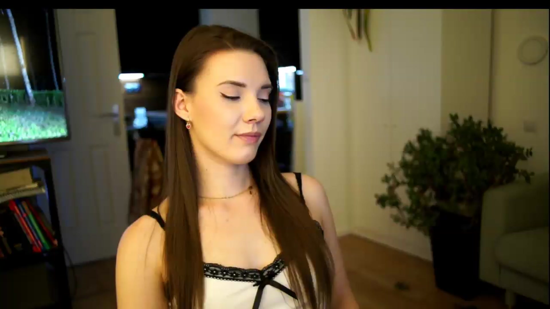 Gallery image thumbnail from AppleofYourEye's myfreecams stream on, 07/10/2026, 23:03 image 11 of 20