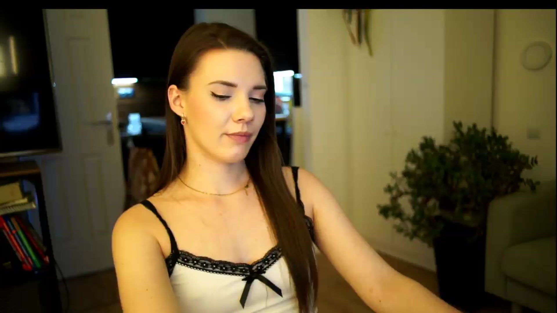 Gallery image thumbnail from AppleofYourEye's myfreecams stream on, 07/10/2026, 23:03 image 17 of 20