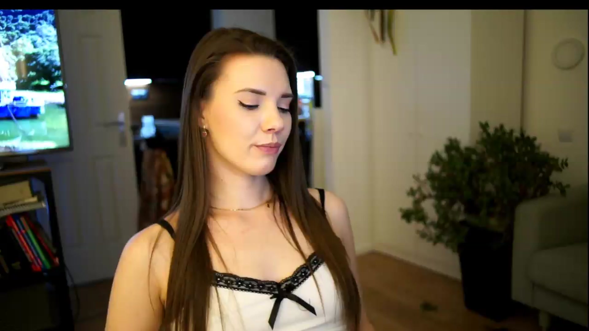 Gallery image thumbnail from AppleofYourEye's myfreecams stream on, 07/10/2026, 23:03 image 15 of 20